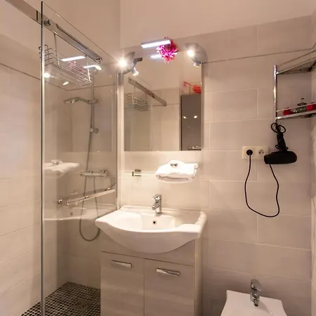 Mirazur Furnished Flat Nyaraló